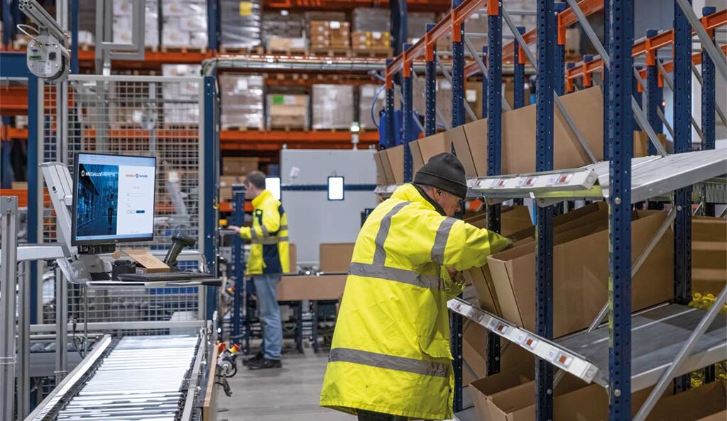 El pick packer es el operador responsable de llevar a cabo el proceso de pick-to-pack en la bodega