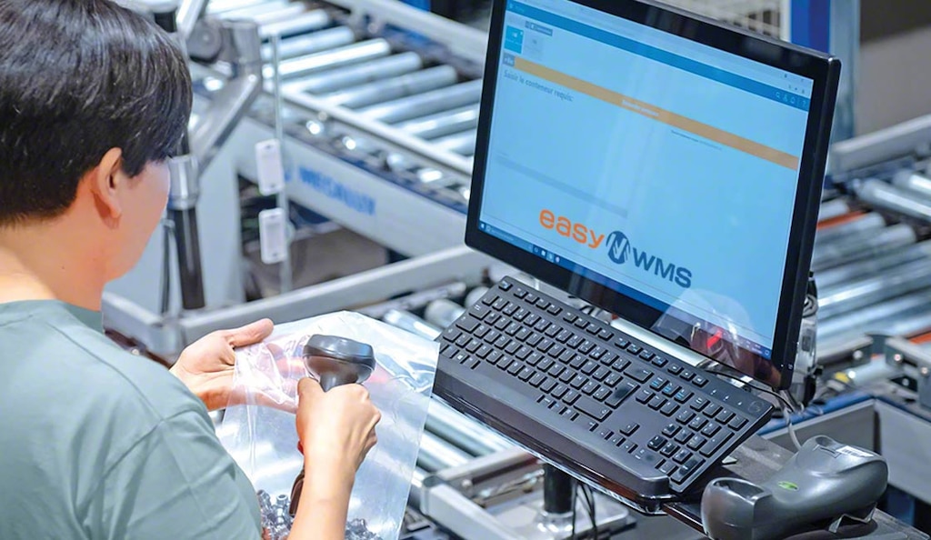 Un WMS conecta la bodega con el exterior y con las plataformas de seguimiento.