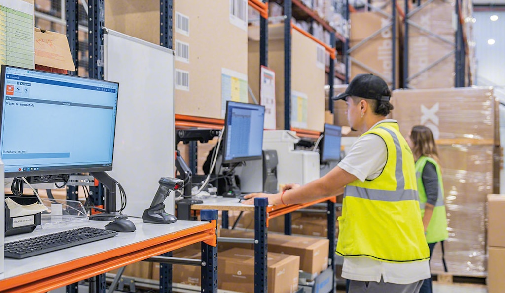 El software de gestión de bodegas controla y coordina las operativas de las instalaciones automáticas