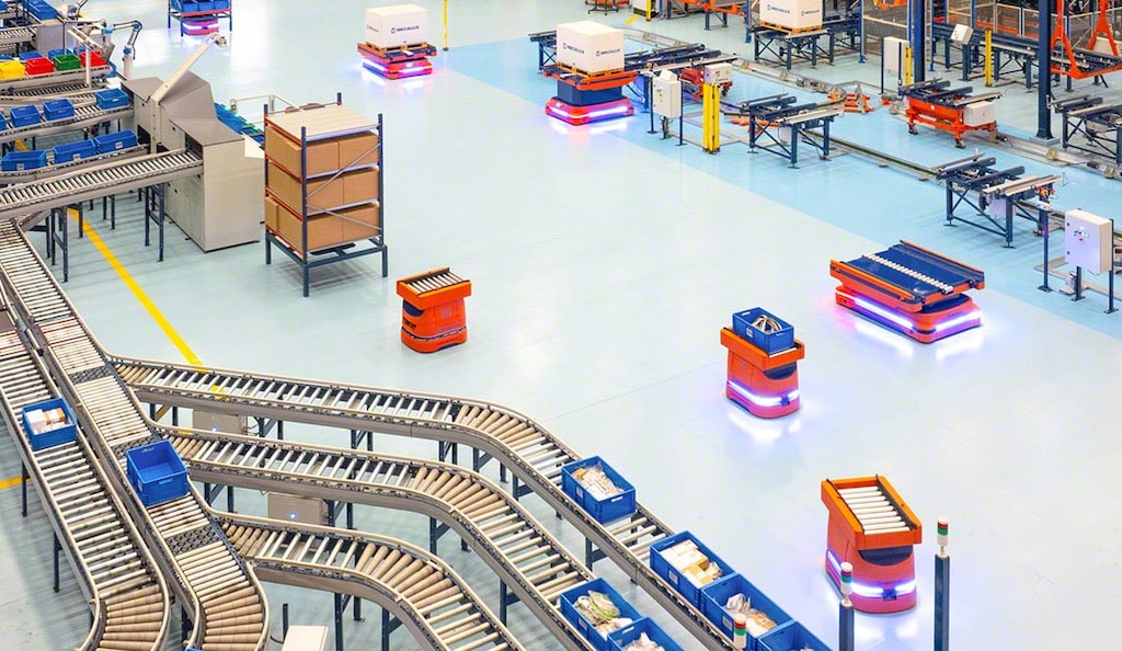 Los AMR emplean SLAM para automatizar y flexibilizar el transporte interno de mercancías