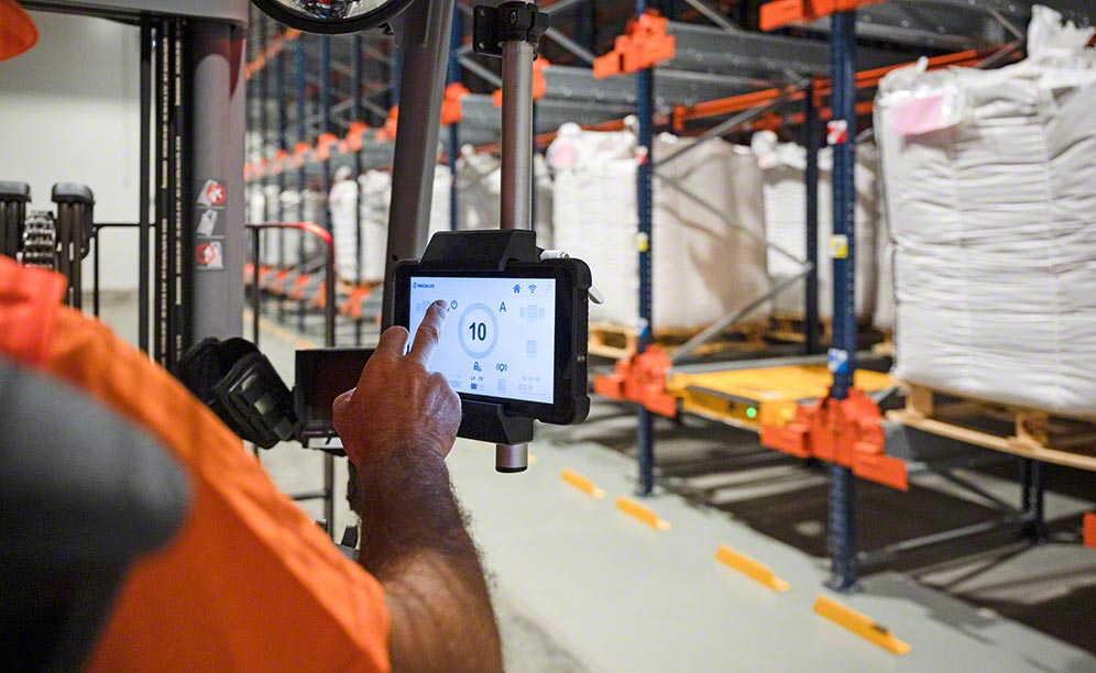 Bayer impulsa su logística con la robotización del carro Pallet Shuttle Bayer impulsa su logística con la robotización del carro Pallet Shuttle