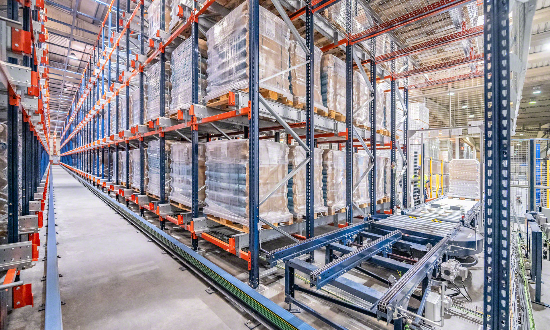 Grupo Envases automatiza su bodega de tapas de hojalata procedentes de producción Grupo Envases automatiza su bodega de tapas de hojalata procedentes de producción