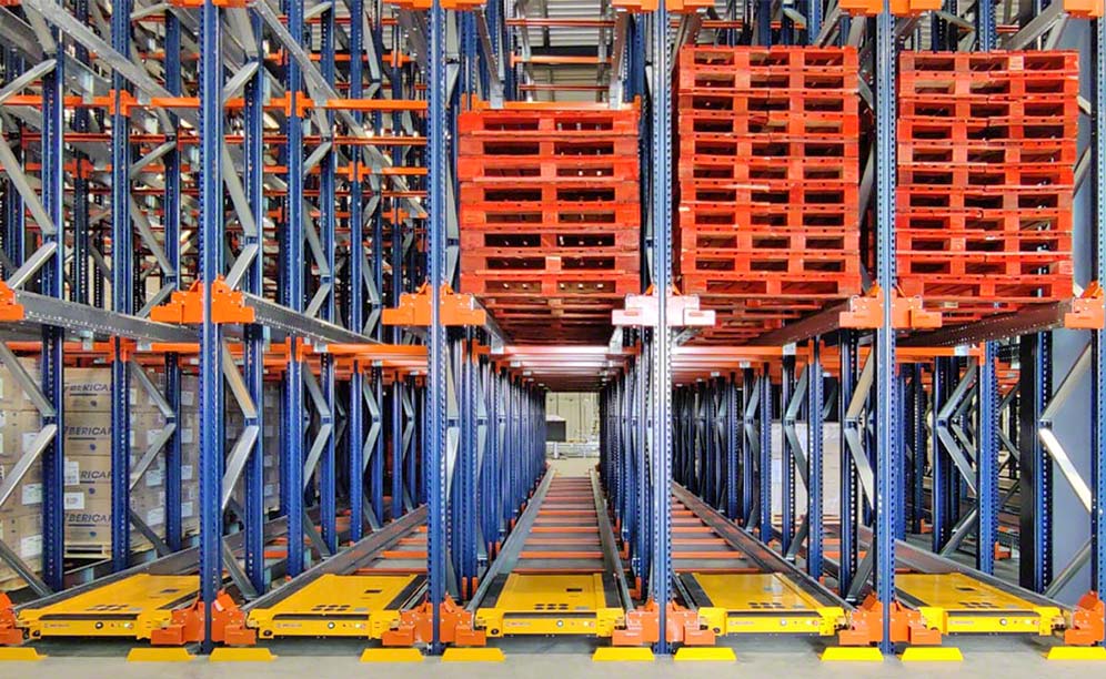Estanterías compactas con el sistema Pallet Shuttle semiautomático de Eau Neuve
