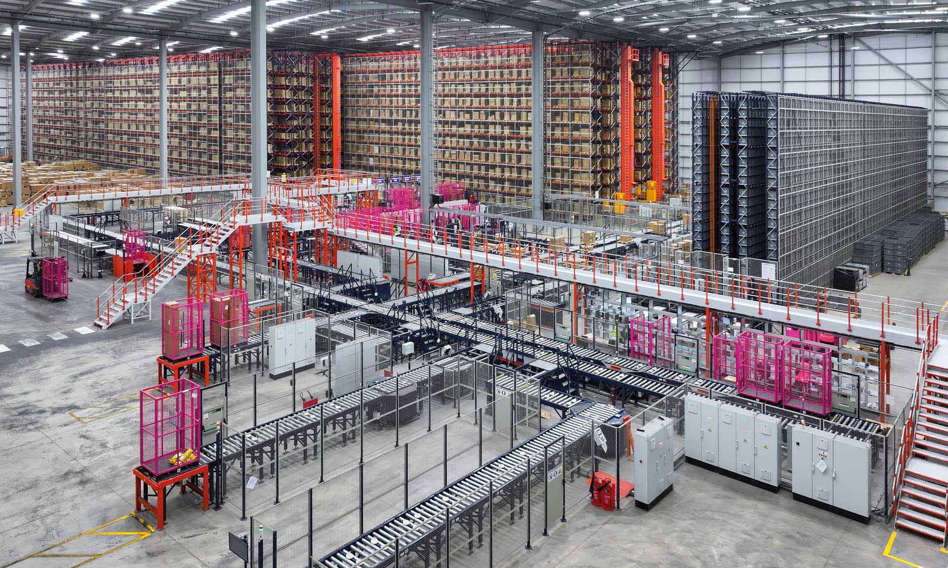 Bodega del e-commerce de productos para baño Bathroom Mountain en Reino Unido