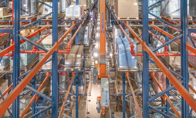 Nueva bodega automatizada de Moderna Products con artículos para mascotas