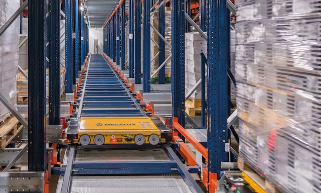 Clavo Food duplica su capacidad y reduce los tiempos con el 4-Way Pallet Shuttle