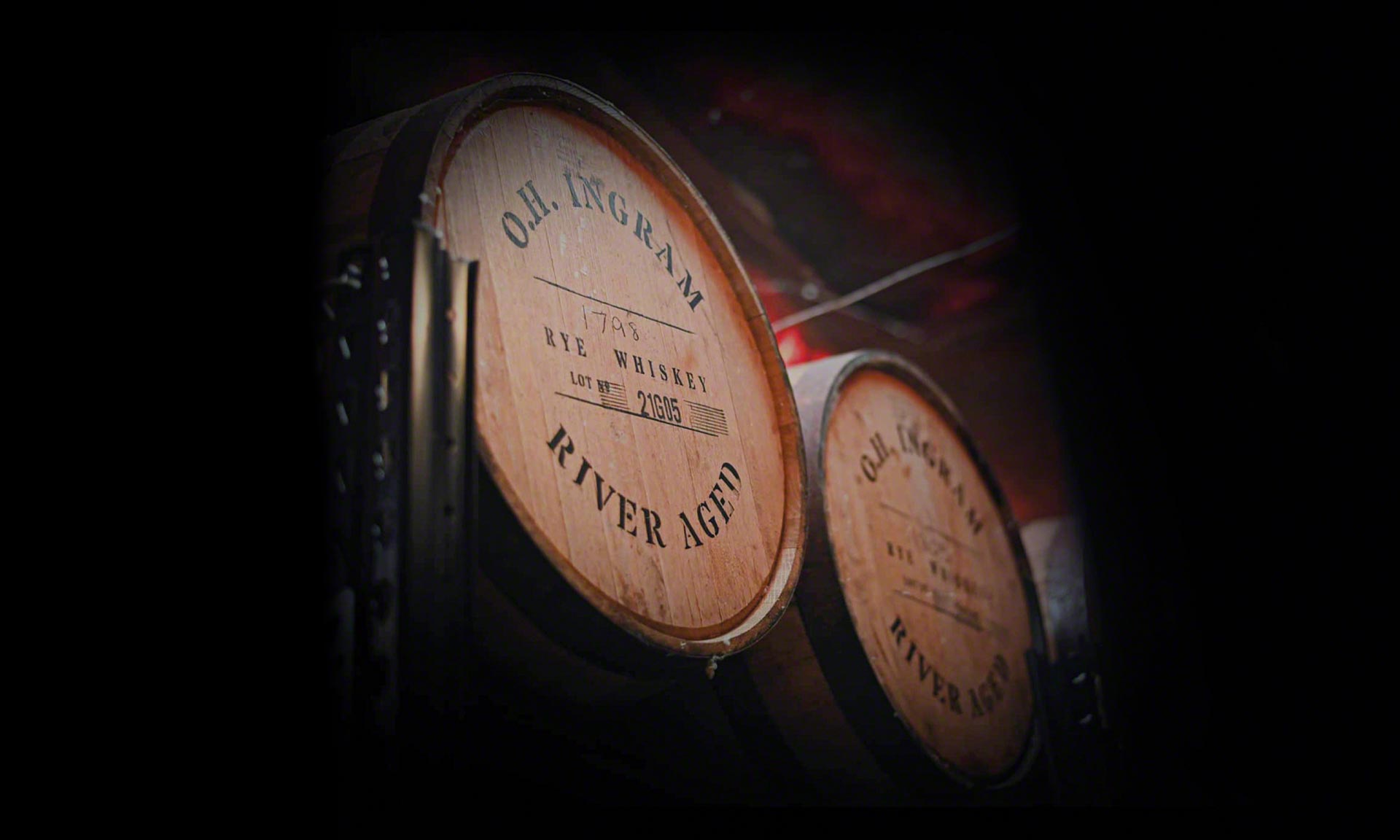 Ingram Whiskey mejora su bodega flotante en el río Misisipi Ingram Whiskey mejora su bodega flotante en el río Misisipi