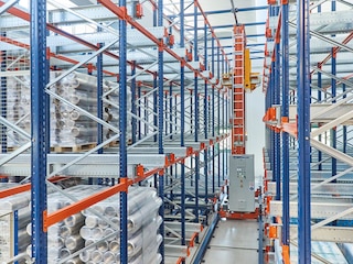 En almacenes automatizados, el APS es el sistema ideal para automatizar la carga y descarga de palets