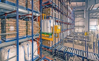 British Sugar ha robotizado el almacenamiento de mercancía con transelevadores automáticos para estibas