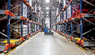 Coca-Cola HBC ha equipado su bodega de Knockmore Hill con el sistema Pallet Shuttle semiautomático