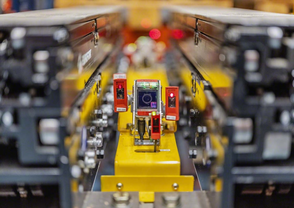 Avanzado sistema de posicionamiento de los transelevadores para estibas de Mecalux