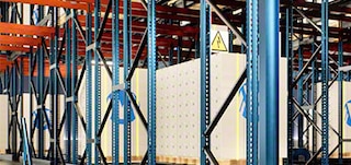 Los bastidores y vigas conforman las estanterías en las que se depositan las estibas