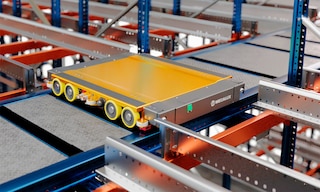 El shuttle 3D se introduce en los canales de almacenamiento con máxima estabilidad