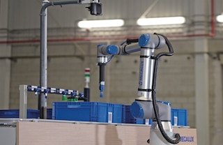 La cámara del sistema de visión permite capturar una imagen del contenido de la caja La cámara del sistema de visión permite capturar una imagen del contenido de la caja
