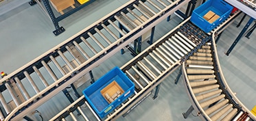 Los transportadores trasladan las cajas hasta las estaciones de picking